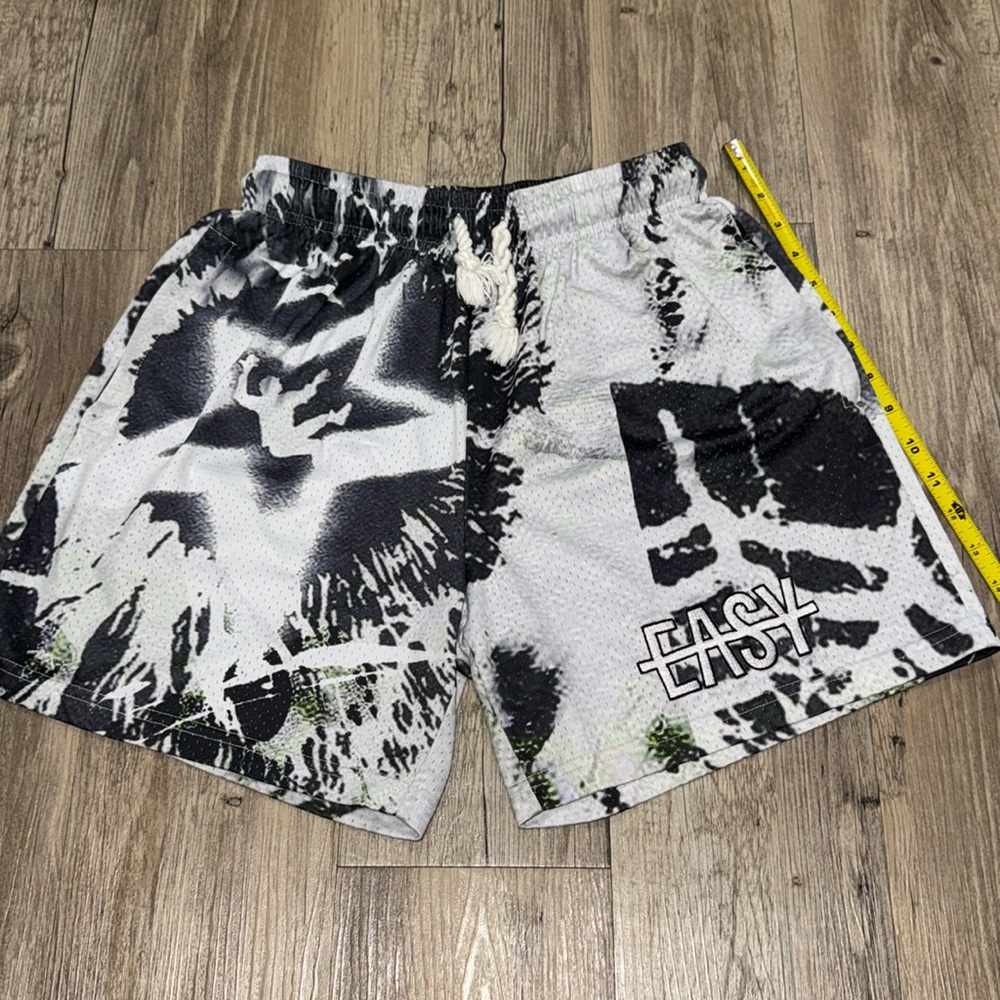 EASY Men's Shorts Size M